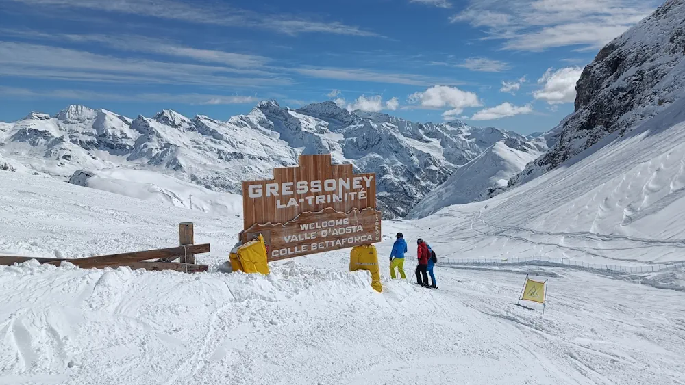 Gressoney sign at Colle Bettaforca